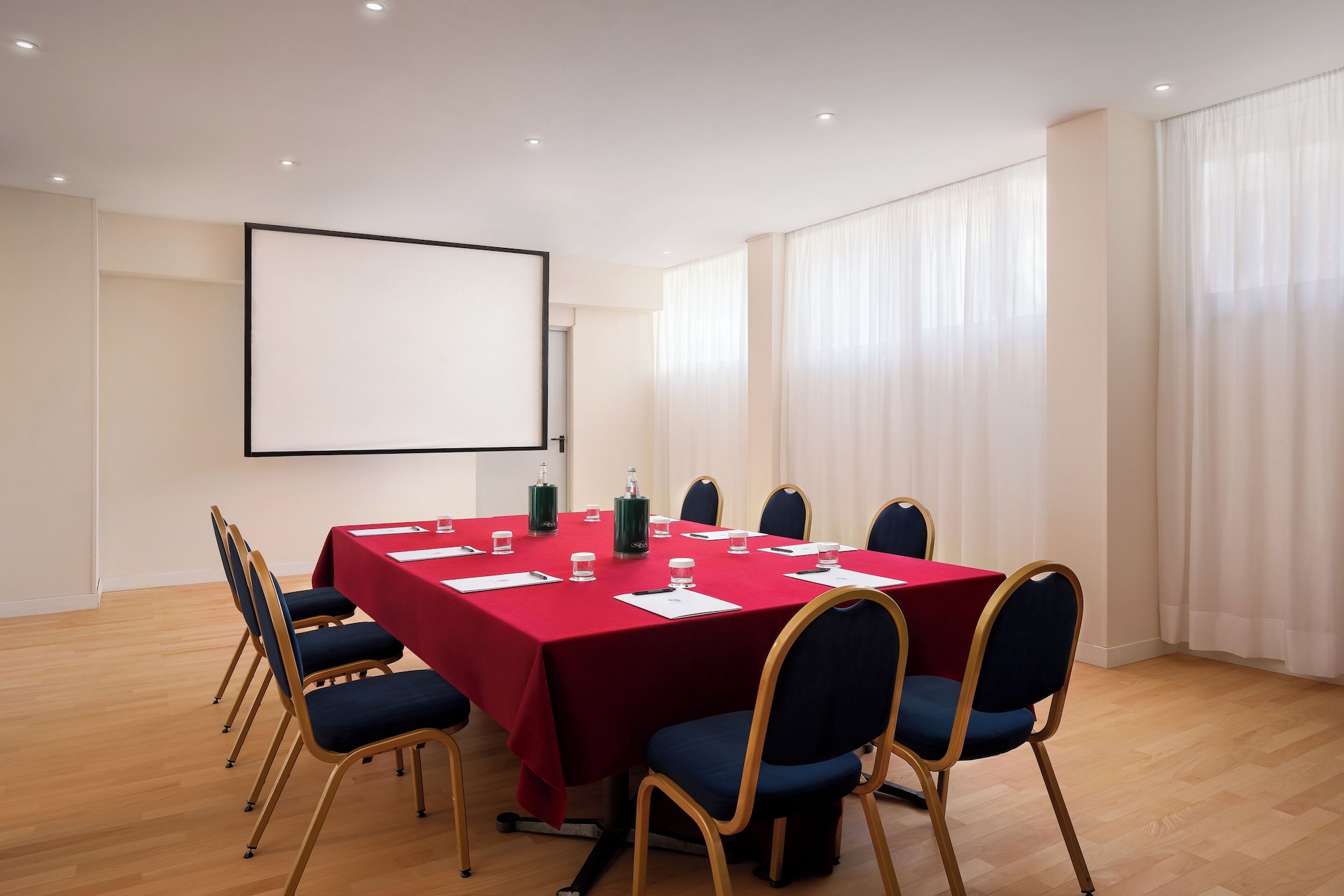 Hotel Sina AstorOver view