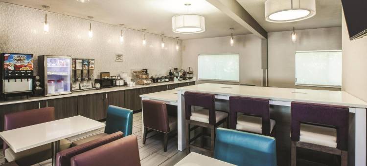 印第安纳波利斯北金字塔拉昆塔温德姆酒店(La Quinta Inn by Wyndham Indianapolis North at Pyramids)图片