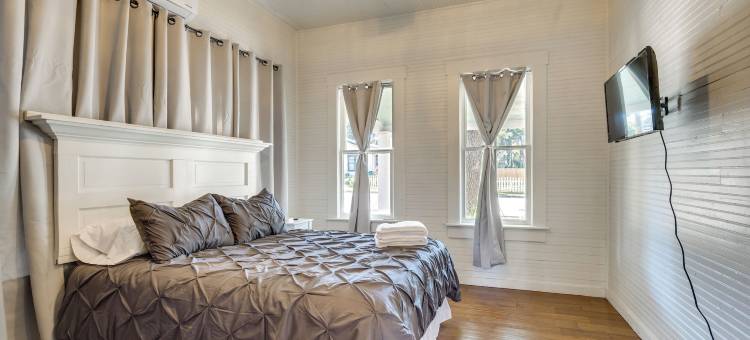 拥有100年历史的迷人住宅< 1英里至市中心(Charming 100-Year-Old Home < 1 Mi to Downtown)图片