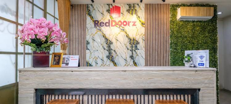 红多兹酒店@泗水邦利马苏迪曼(RedDoorz @ Panglima Sudirman)图片