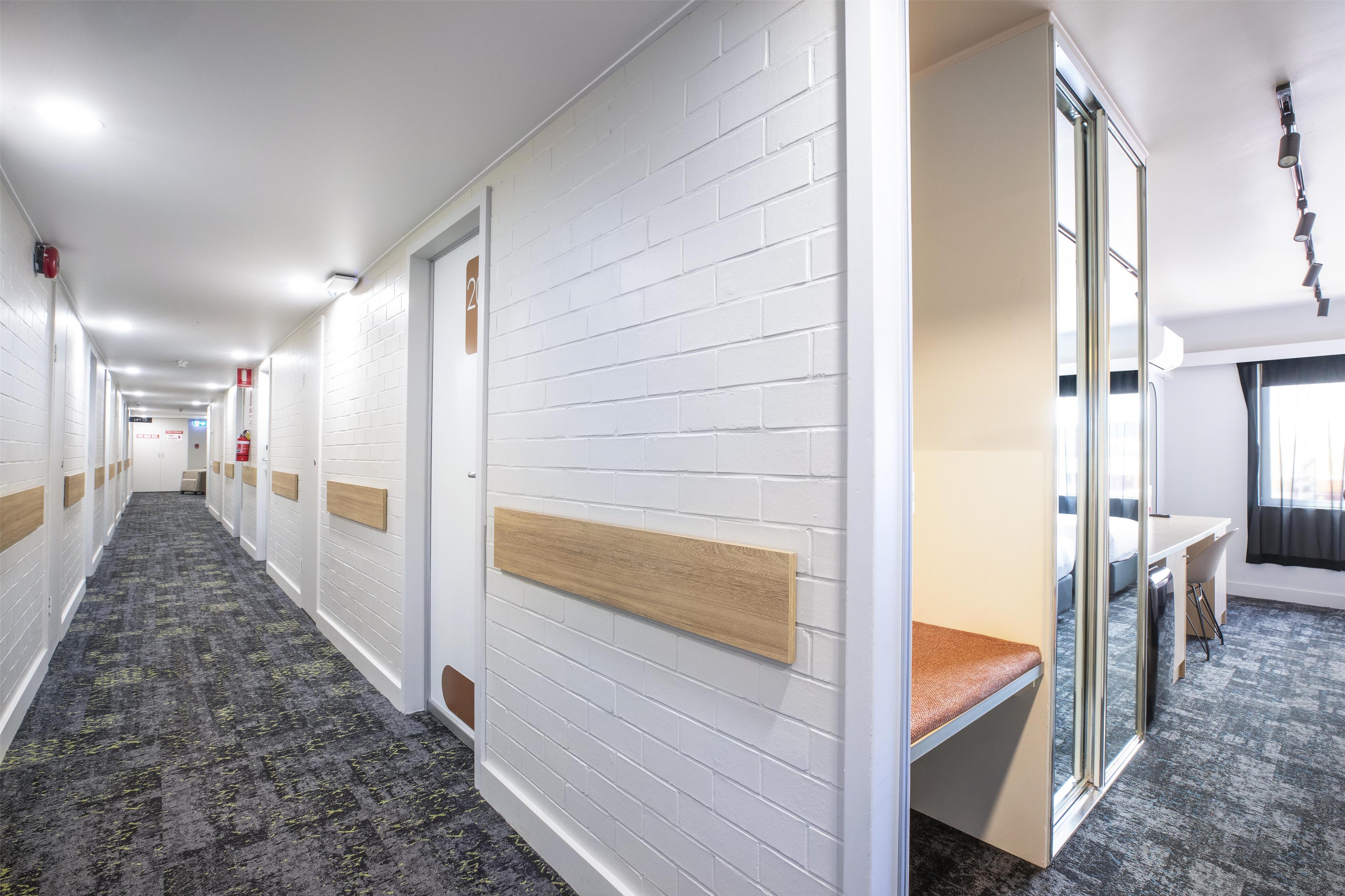 Nightcap at Burnie Townhouse Over view