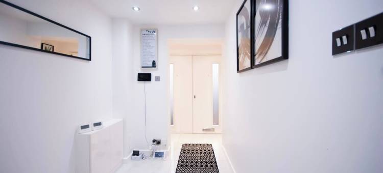 免费停车 - 海斯 - 希思罗 - 豪华三卧室家庭公寓 - 承包商住宿(Free Parking - Hayes - Heathrow - Luxe 3BR Family -contractor Stay)图片