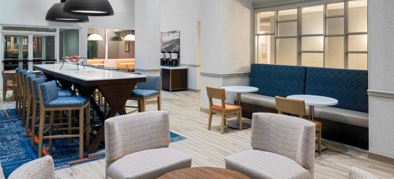 夏洛茨维尔-大学区欢朋套房酒店(Hampton Inn & Suites Charlottesville-at the University)图片