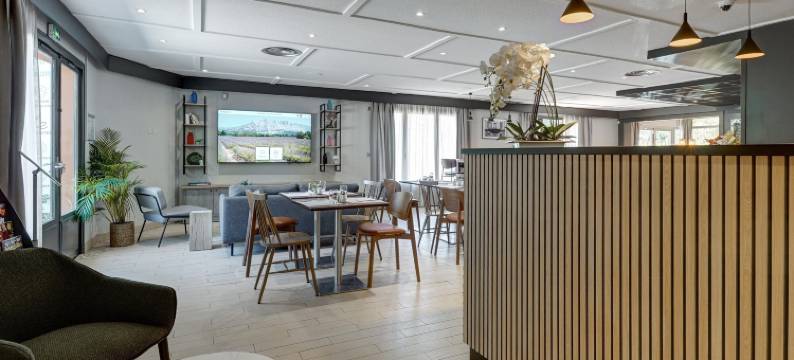 康铂自然酒店 - 维耶尔宗(Campanile NATURE - Vierzon)图片