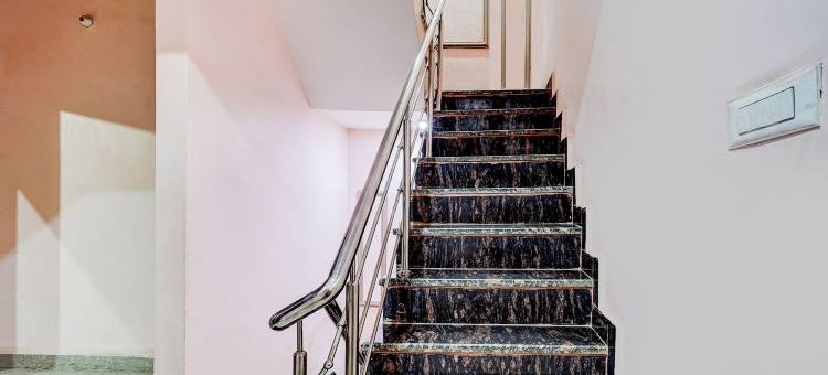 位于扬基纳加尔的15卧室公寓-12平方米|带1个独立浴室(FabHotel Chandra Dreams - 600m from Banaras Railway Station)图片