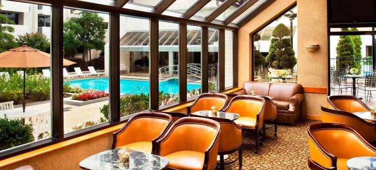 格林斯伯勒喜来登四季酒店(Sheraton Greensboro at Four Seasons)图片