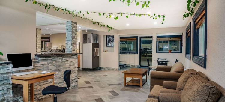 麦迪逊速8酒店(Super 8 by Wyndham Fort Madison)图片