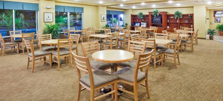 Holiday Inn Express 默特尔比奇百老汇@散化(Holiday Inn Express Myrtle Beach-Broadway@The Bch)图片