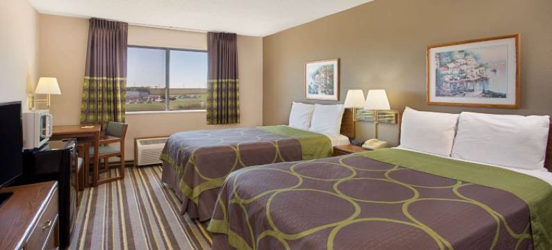 查尔斯城速8酒店(Super 8 by Wyndham Charles City)图片