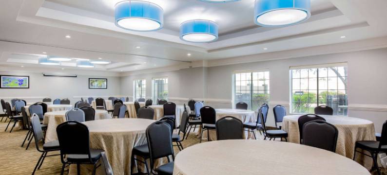 西麦卡伦米西翁拉昆塔温德姆套房酒店(La Quinta Inn & Suites by Wyndham Mission at West McAllen)图片