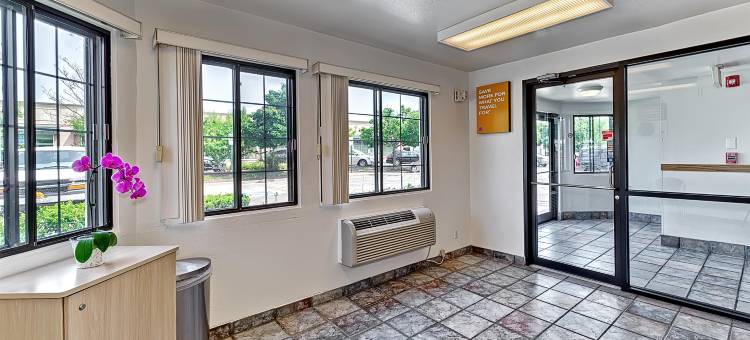 芝加哥北6号汽车旅馆 - 格伦维尤(Motel 6 Glenview, IL - Chicago North)图片
