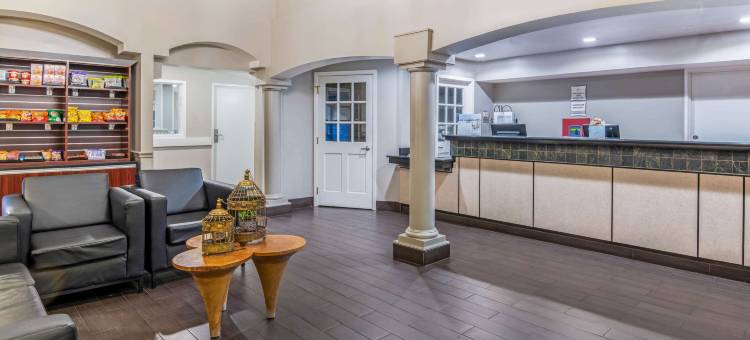 圣安东尼奥布鲁克斯城市基地拉昆塔温德姆酒店(La Quinta Inn by Wyndham San Antonio Brooks City Base)图片