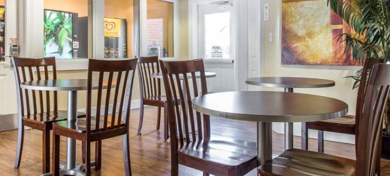 郊区酒店-肯尼索-玛丽埃塔北(Suburban Studios Kennesaw-Marietta North)图片