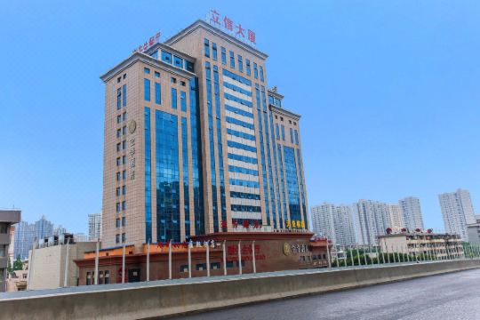 2018全季酒店(武汉光谷广场店)位于雄楚大道981号立信大厦(导航"雄楚