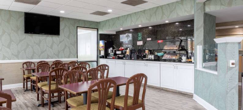 阿尔塔蒙特斯普林斯近 I-4 温德姆华美达酒店(Ramada by Wyndham Altamonte Springs Near I-4)图片