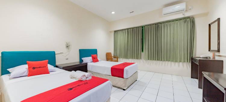 红多兹苏卡布米惹兰街玛塔迪娜塔酒店(RedDoorz @ Jalan R.E. Martadinata Sukabumi)图片