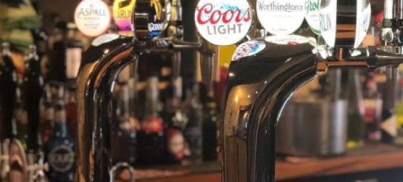 纳格斯海德酒店(Nags Head Pub)图片