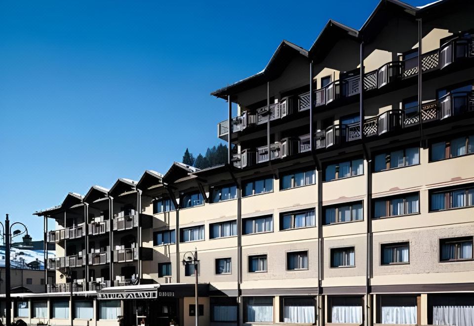 Savoia Palace Hotel Over view