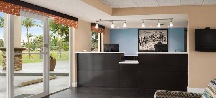 速8 - 埃伦顿汽车旅馆(Super 8 by Wyndham Ellenton Bradenton Area)图片