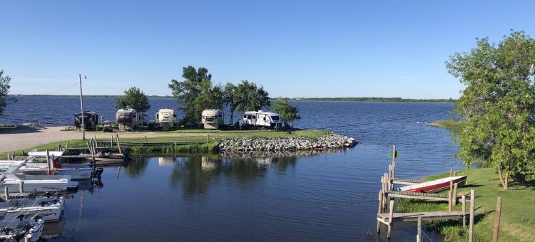 Lake of the Woods Cabin & Shed with Marina Slip and Golf Cart图片
