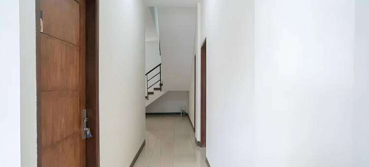 红多兹酒店-近唐格朗车站(RedDoorz Near Stasiun Tangerang)图片