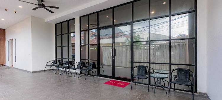 塔曼帕勒姆红多兹酒店(RedDoorz Near Taman Palem)图片