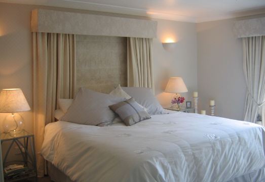 Spinneycross Hotel Overview