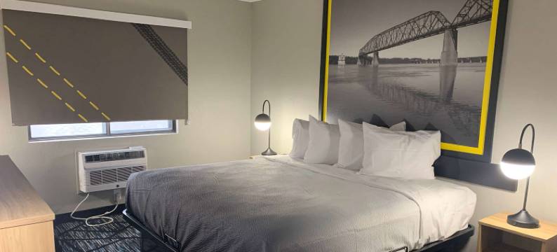 温德姆速8酒店柯克斯维尔-大学区(Super 8 by Wyndham Kirksville University Area)图片