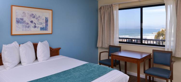 艾池沃特套房酒店(Edgewater Inn and Suites)图片