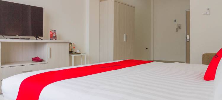 瑞德多兹普拉斯酒店 - 近吉坦宁格城镇广场 2(RedDoorz Plus Near Jatinangor Town Square 2)图片