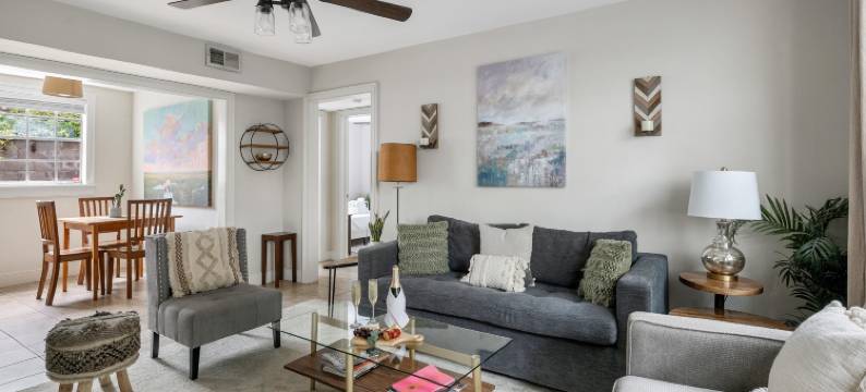 Charming Coastal Retreat and Central Location - Inviting Getaway图片