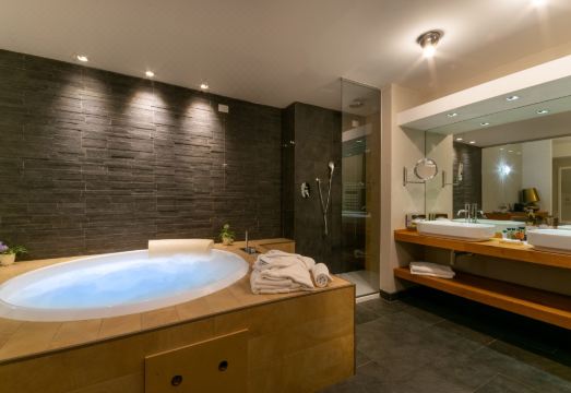 Admiral Park HotelHotel Overview