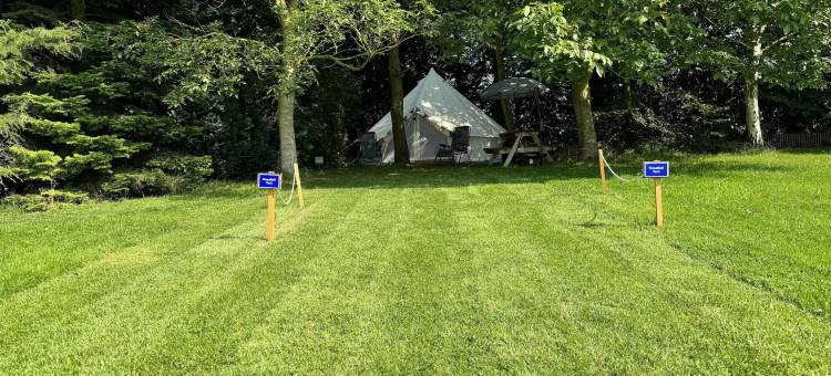 林肯郡Herigerbi公园宽敞的钟形帐篷(Spacious Bell Tent at Herigerbi Park Lincolnshire)图片