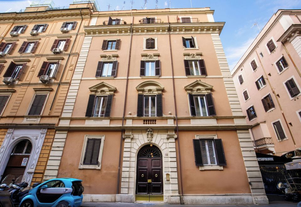 Hotel Royal Court Hotel Overview