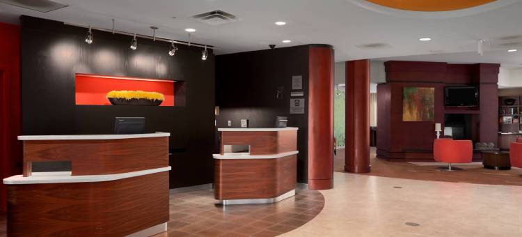 沃尔蒙茅斯海滨企业公园万怡酒店(Courtyard Wall at Monmouth Shores Corporate Park)图片