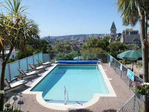 彭赞斯港景酒店