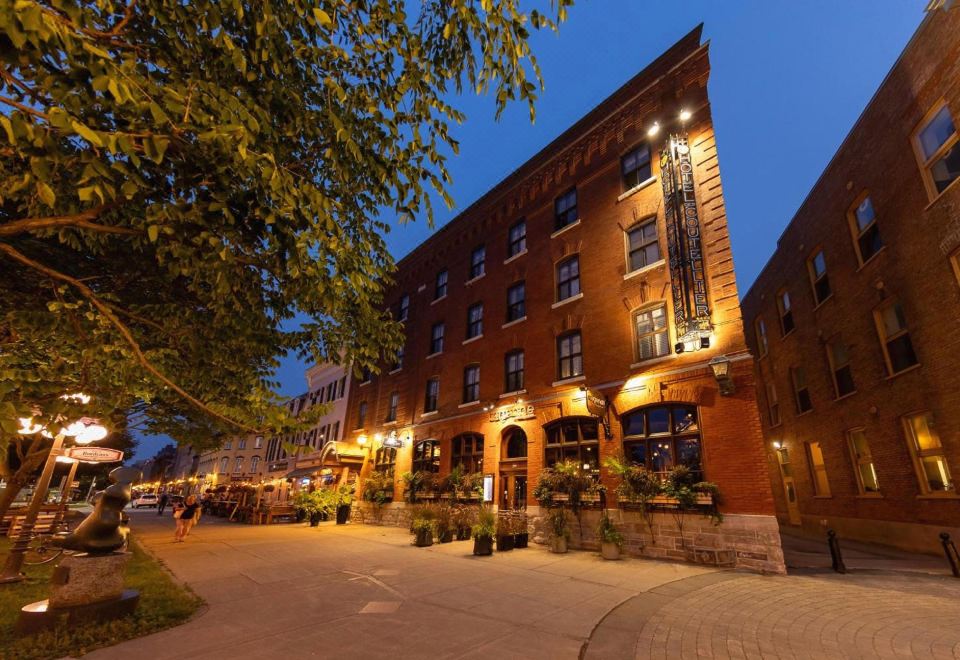 Hôtel des Coutellier Over view