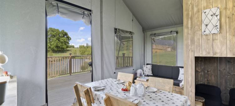 Safari Tent by Hertford Lake with Hot Tub图片