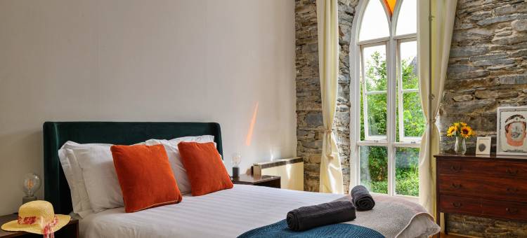 Chapel in Snowdonia with Hot Tub & Games Room图片