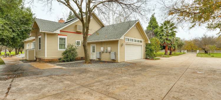 乡村舒适！宽敞的家庭住宅，靠近红崖(Country Comfort! Spacious Family Home By Red Bluff)图片