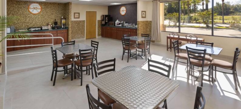 乔治亚州萨凡纳豪生酒店(Howard Johnson by Wyndham Savannah GA)图片