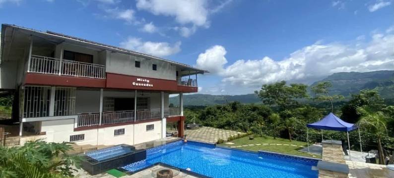 雾中瀑布(Misty Cascades)图片