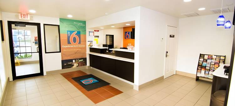 布赖恩大学城6号汽车旅馆(Motel 6 Bryan, TX - College Station)图片