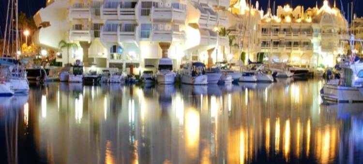 Apartment with sea views in Benalbeach图片