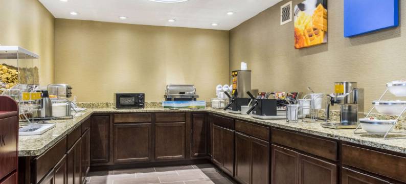桑达斯基诺瓦克舒适酒店(Comfort Inn Norwalk - Sandusky)图片