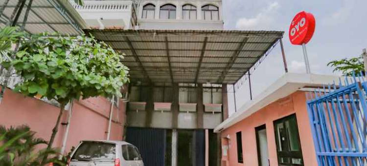 近卡雷特站红多兹伊斯兰酒店(RedDoorz Syariah Near Stasiun Karet)图片