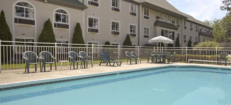 白厅近密西根冒险乐园伊克诺旅馆酒店(Econo Lodge Whitehall Near Michigan's Adventure)图片