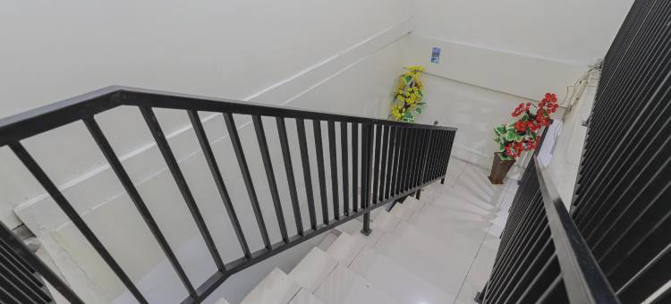 瑞德多兹普拉斯酒店 @ K23 朗库特马达雅(RedDoorz at K23 Rungkut Madya)图片