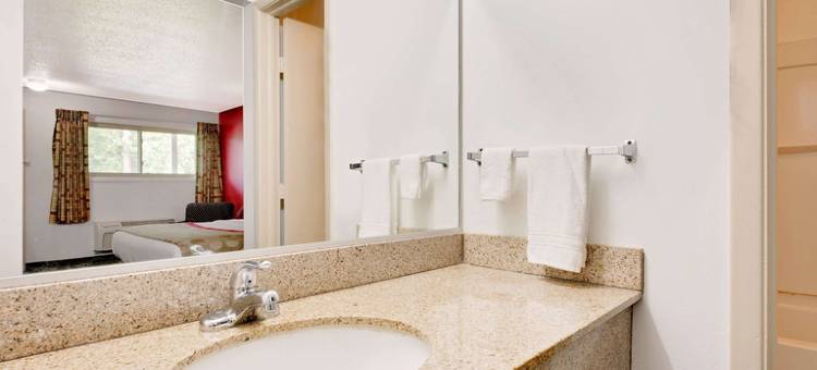 克利夫兰机场西华美达酒店(Ramada by Wyndham Cleveland Airport West)图片
