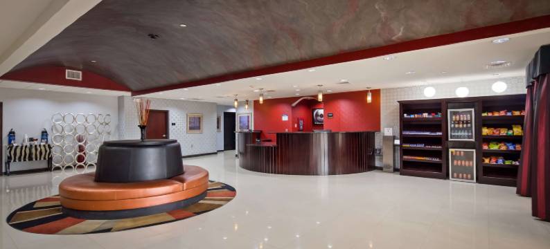 合恩湖古德曼贝斯特韦斯特优质套房酒店(Best Western Plus Goodman Inn  Suites)图片